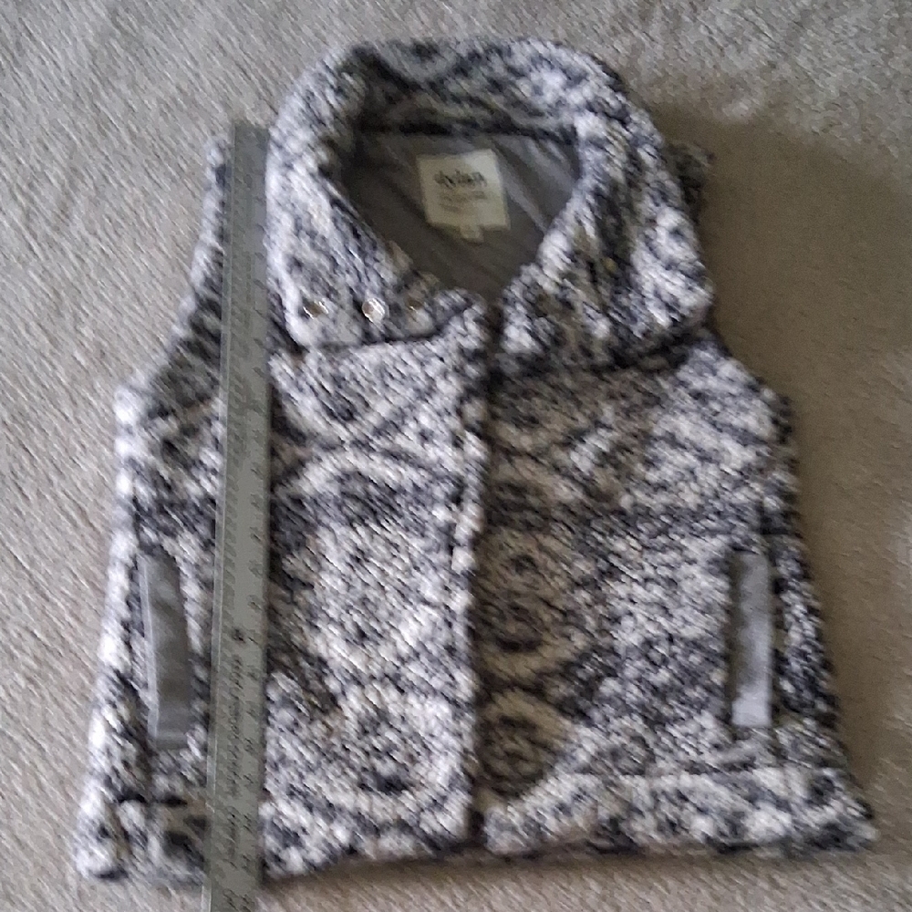 Dylan Gray And White Patterned Vest - image 4